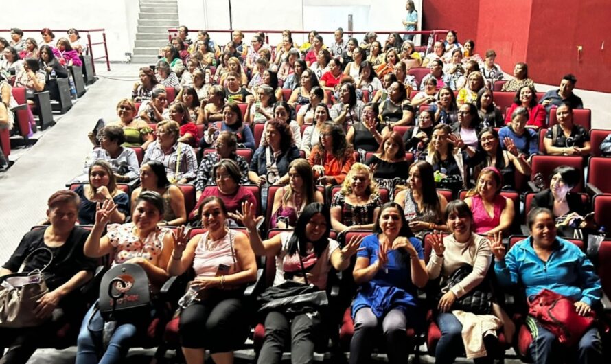 Reconocen a maestras y madres en Edomex