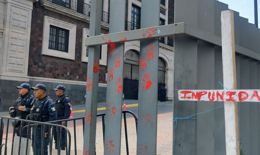 Una cruz en el Parque de la Ciencia que grita impunidad