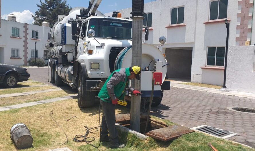 Limpian drenajes en Zinacantepec para prevenir inundaciones