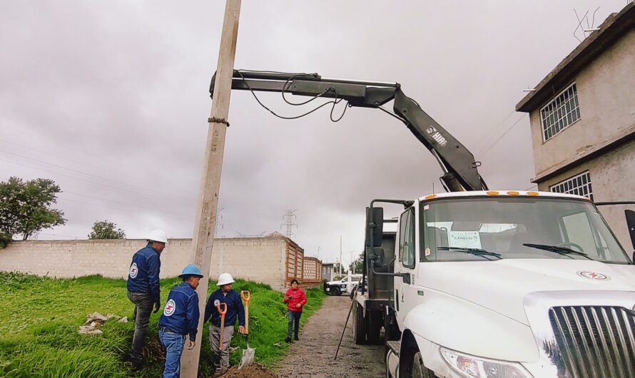 Avanza electrificación en Camino Viejo de Zinacantepec