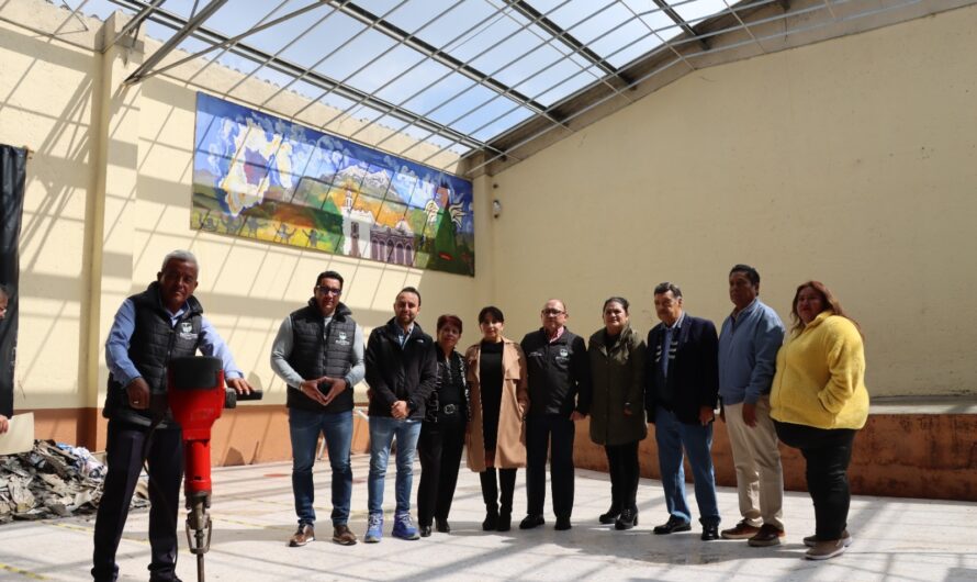 Rehabilitan auditorio escolar en Zinacantepec