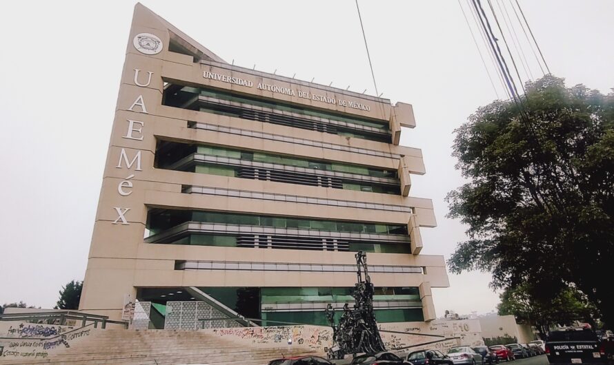 Zarza Delgado asume rectoría en medio de protestas