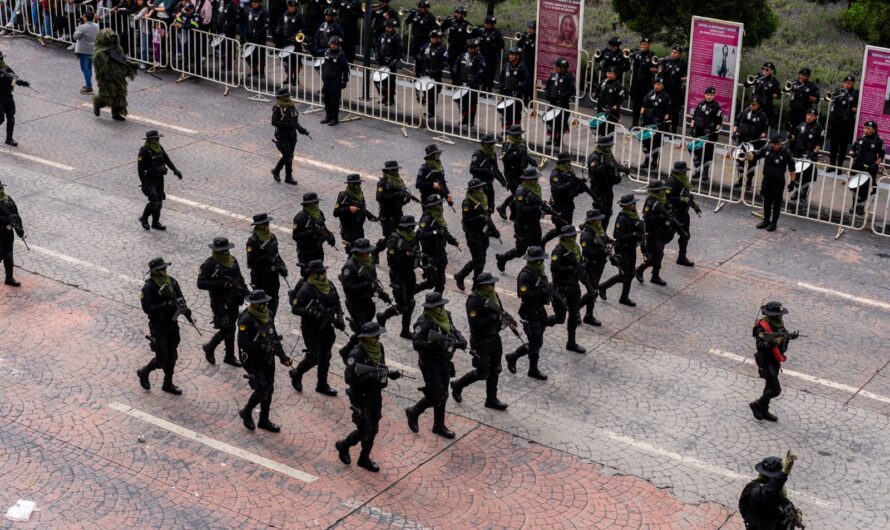 Saldo blanco en desfile cívico-militar en Toluca