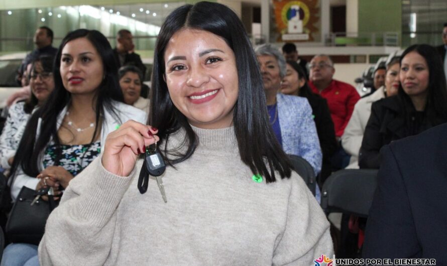 Entregan 125 autos a docentes del Edomex por el Día del Maestro