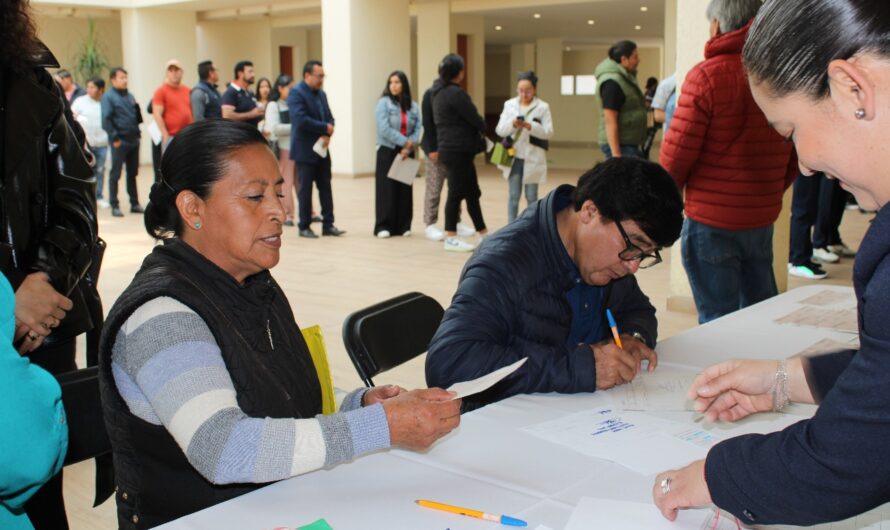 Entregan incentivos a promotores educativos